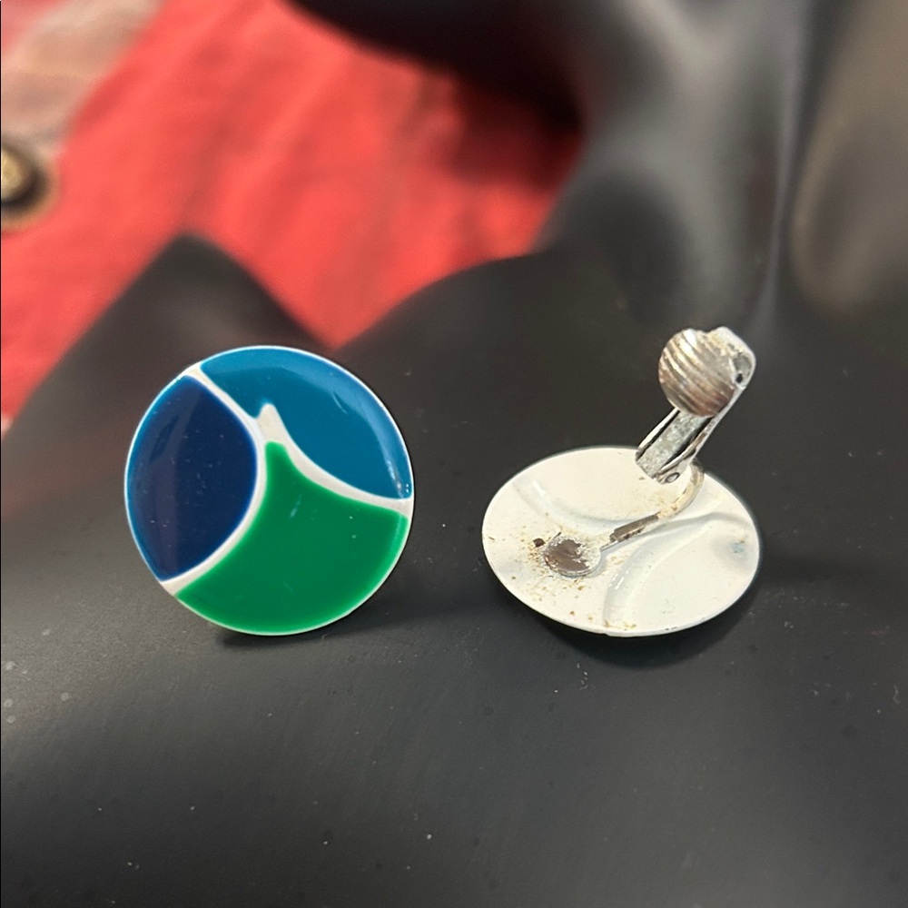 Vintage Enamel Round earrings